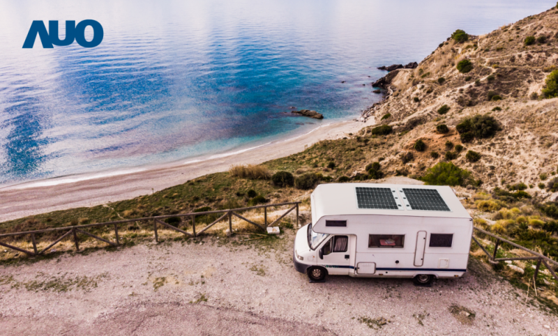 「可撓輕量化太陽光電板SunCurva」使用輕量特殊耐候型複合板取代傳統太陽能板的玻璃前板，不僅降低70%重量，每米平方僅3Kg；具有抗衝擊性能及通過電磁相容性測試，可應用於交通運輸工具，如露營車、遊艇等